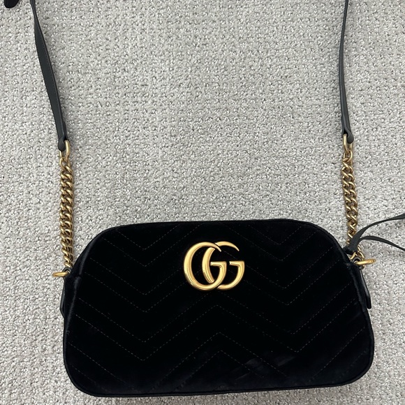Gucci GG Marmont Velvet Crossbody Bag in Black Color Gucci Marmont in Black Velvet Crossbody Bag